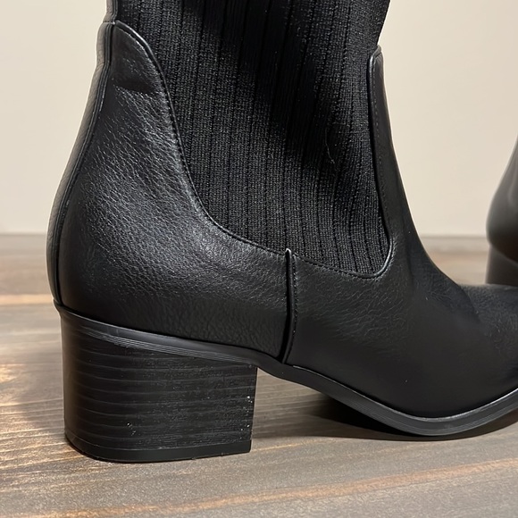 CL by Laundry pointed toe ankle sock heeled booties, black, size 9.5 - Picture 7 of 16